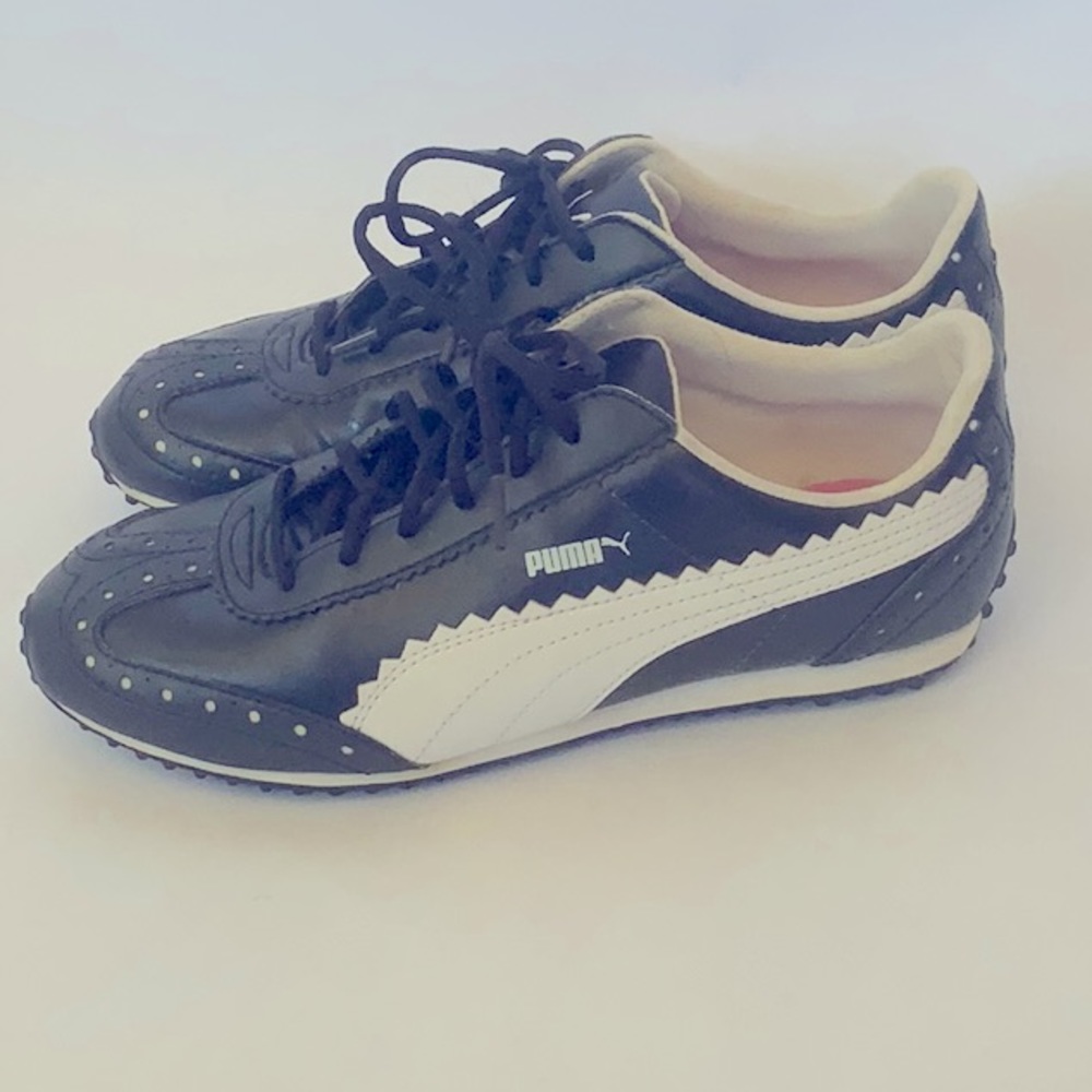 Black and white women’s Puma golf shoes